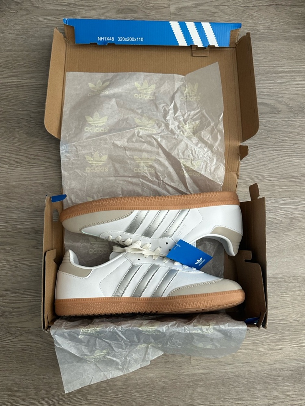 NEW Adidas Samba OG Sneaker in Cloud White, Silver Metallic & Gray One Size 10 - Picture 7 of 16